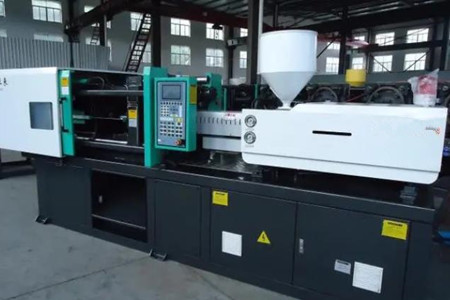 PVC管接頭注塑機(jī)啟動(dòng)前需要做哪些準(zhǔn)備工作？