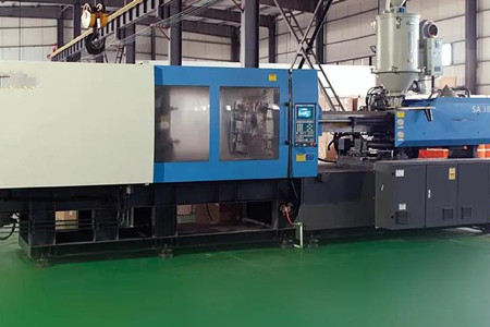 大型二板注塑機(jī)多少錢一臺(tái)？幾十萬到上百萬人民幣！