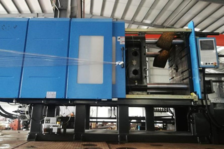 果筐注塑機廠家如何保證設備性能的一致性和穩(wěn)定性？